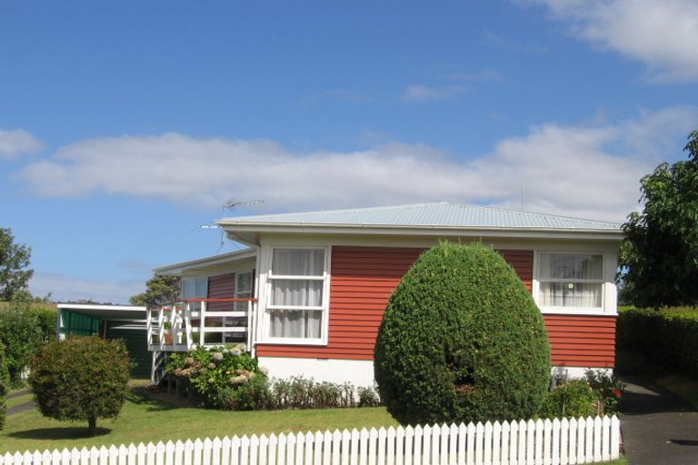 Photo of property in 21 Japonica Drive, Beach Haven, Auckland, 0626