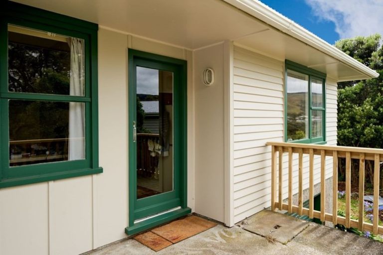 Photo of property in 10 Kapekape Place, Pukerua Bay, 5026