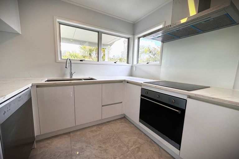 Photo of property in 20 Camphora Place, Ranui, Auckland, 0612