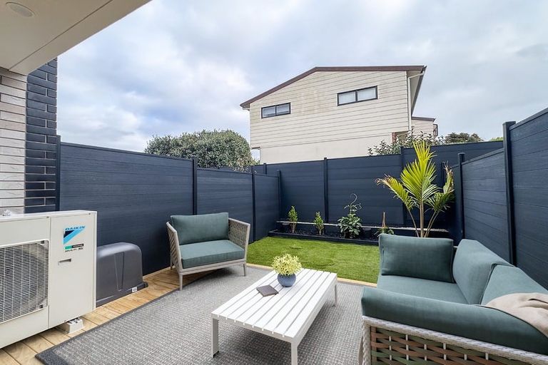 Photo of property in 8/6 James Street, Bayview, Auckland, 0629