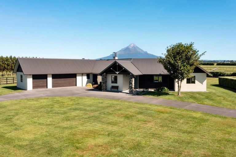 Photo of property in 17 Lower Duthie Road, Kapuni, Hawera, 4675