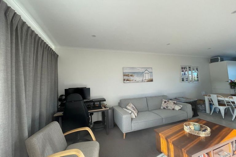 Photo of property in 36 Owen Chapman Drive, Red Beach, 0932