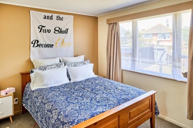 Photo of property in 9 Falcon Street, Cannons Creek, Porirua, 5024