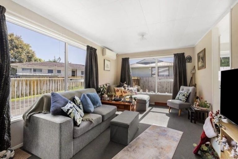 Photo of property in 70 Racecourse Road, Waiuku, 2123