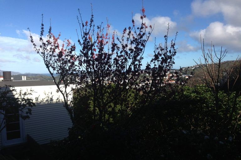 Photo of property in 1/6 Mataroa Avenue, Northland, Wellington, 6012