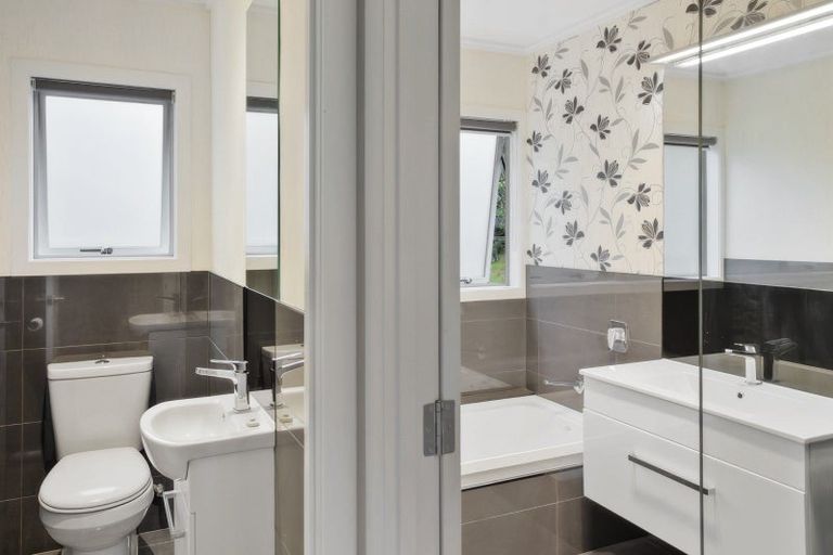 Photo of property in 20 Pomare Avenue, Russell, 0272