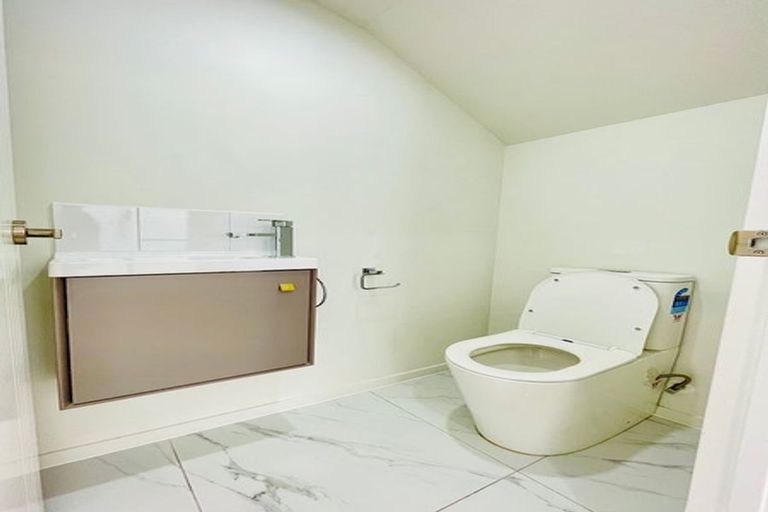 Photo of property in 28 Parahau Road, Papakura, 2110