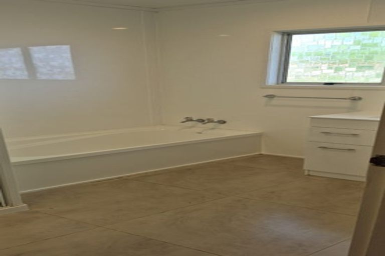 Photo of property in 1 Koromiko Place, Waiuku, 2123