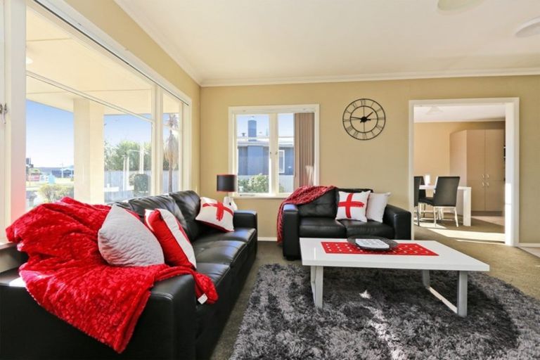 Photo of property in 115 Taradale Road, Onekawa, Napier, 4110