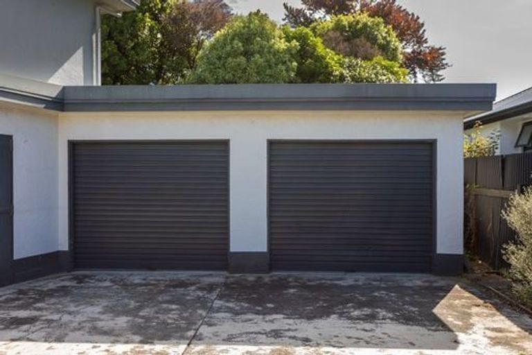 Photo of property in 33 Pahiatua Street, Hokowhitu, Palmerston North, 4410