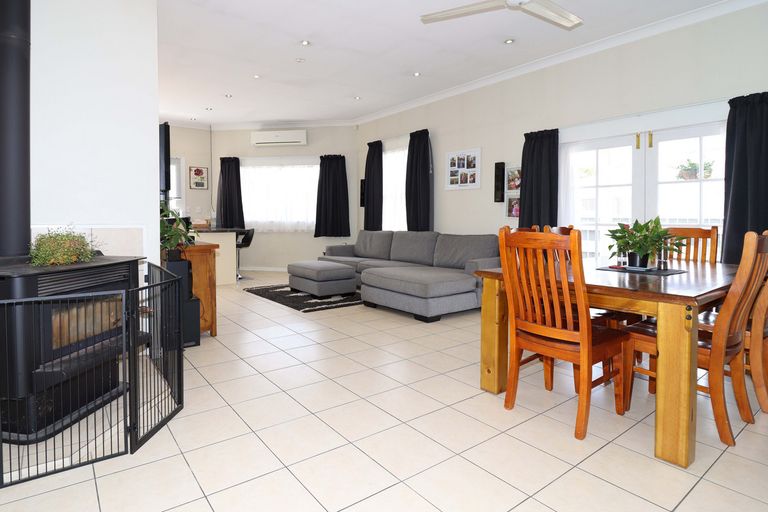 Photo of property in 8 Victoria Street, Carterton, 5713