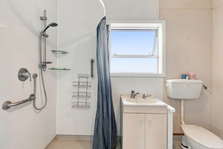 Photo of property in 30 Memorial Place, Waitara, 4320