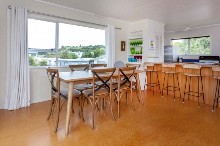 Photo of property in 10 Marine Parade, Cooks Beach, Whitianga, 3591