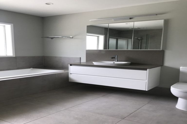 Photo of property in 79 Tawa Road, Kumeu, 0891