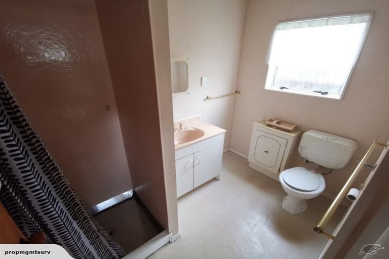 Photo of property in 28 Glynnbrooke Street, Te Atatu South, Auckland, 0610