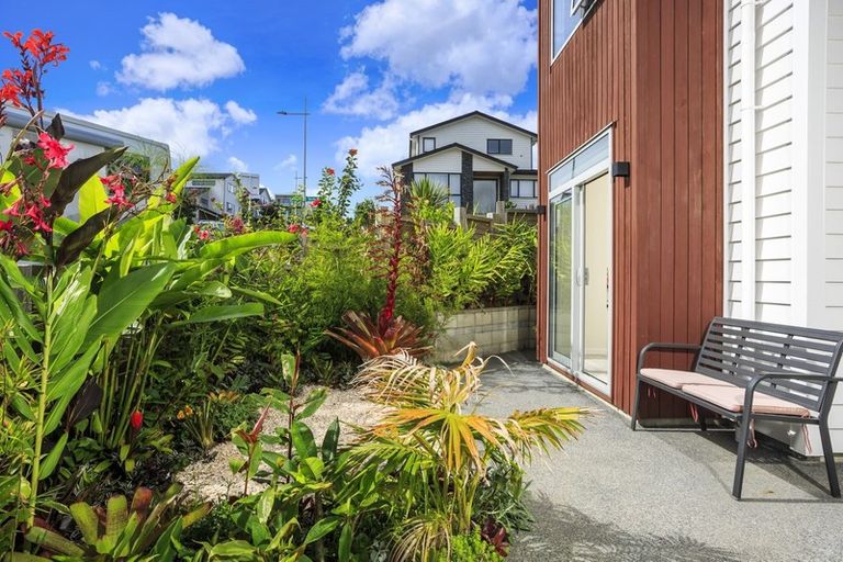Photo of property in 1 Turutu Place, Long Bay, Auckland, 0630