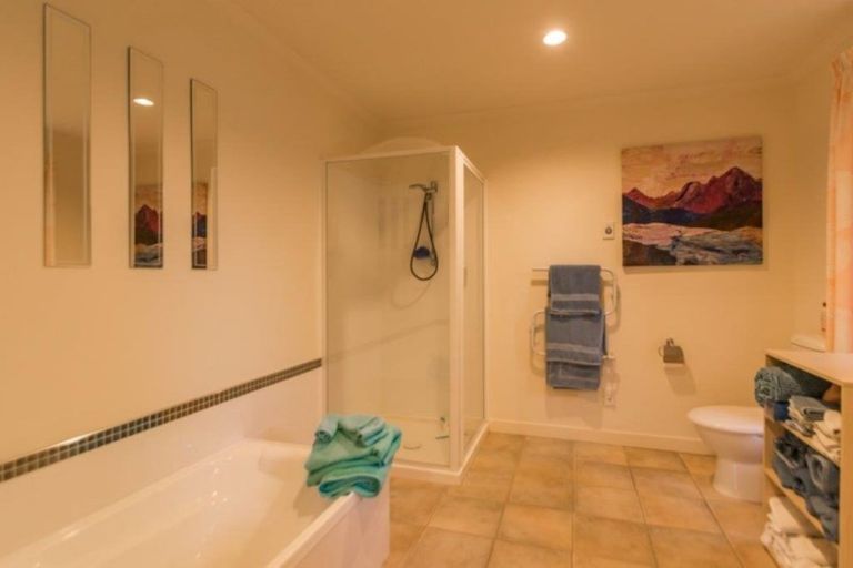 Photo of property in 14 Ranui Street, Waikawa, Picton, 7220