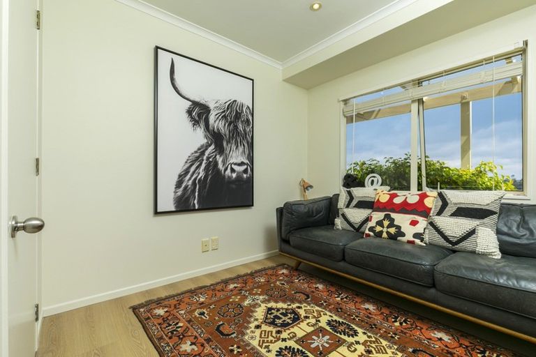 Photo of property in 2/102 Beresford Street, Bayswater, Auckland, 0622