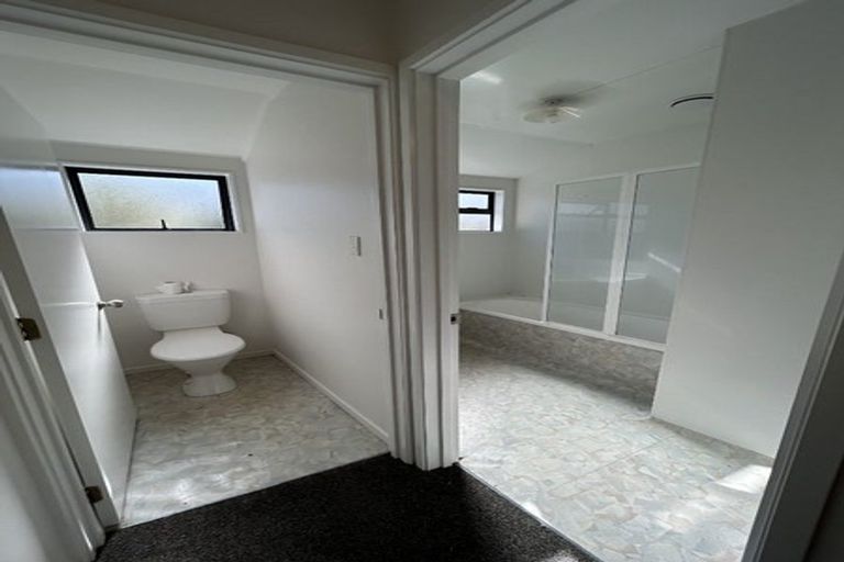 Photo of property in 50a Edmonton Road, Henderson, Auckland, 0612