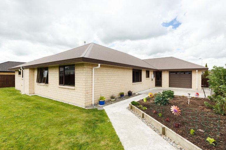 Photo of property in 12 Rodeo Drive, Kelvin Grove, Palmerston North, 4414