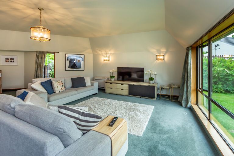 Photo of property in 33 O'connor Place, Burnside, Christchurch, 8053