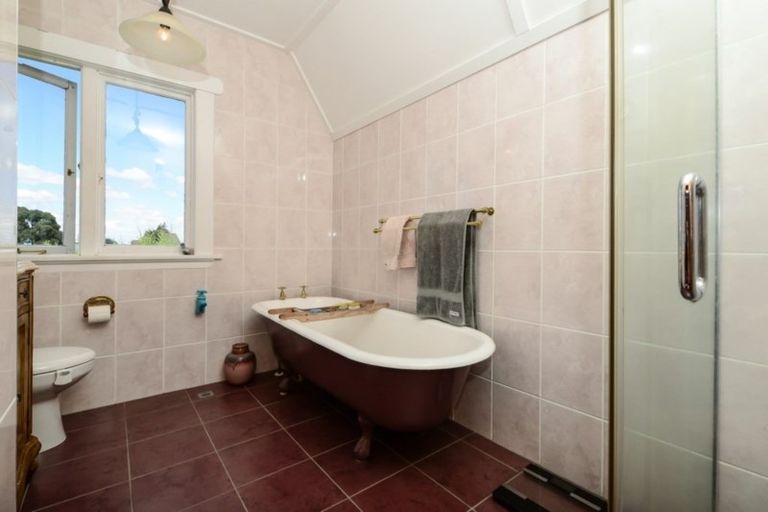 Photo of property in 69 Forest Lake Road, Forest Lake, Hamilton, 3200