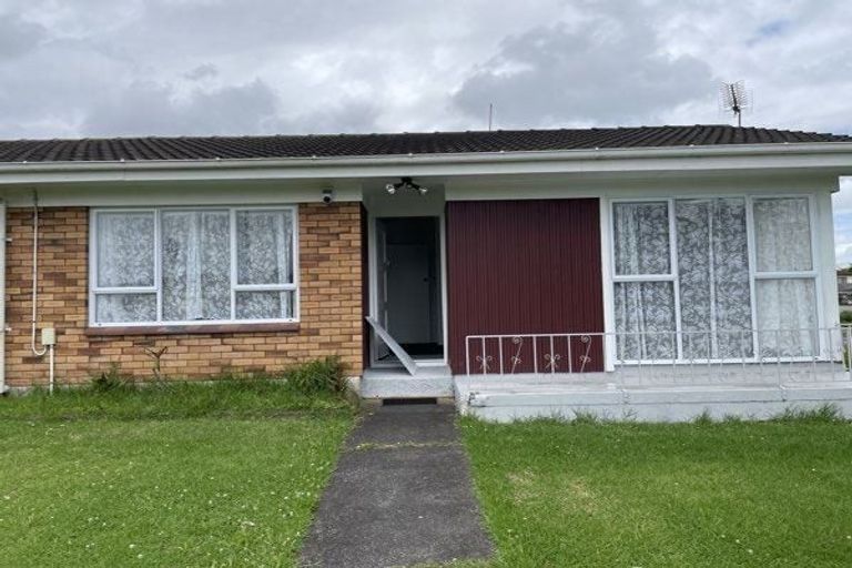 Photo of property in 2/4 Norman Spencer Drive, Papatoetoe, Auckland, 2104