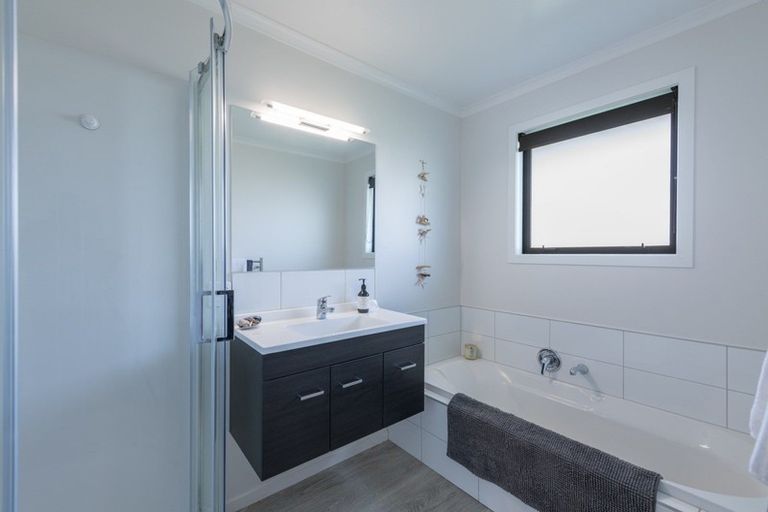 Photo of property in 4 Les Wakefield Road, Mapua, 7005