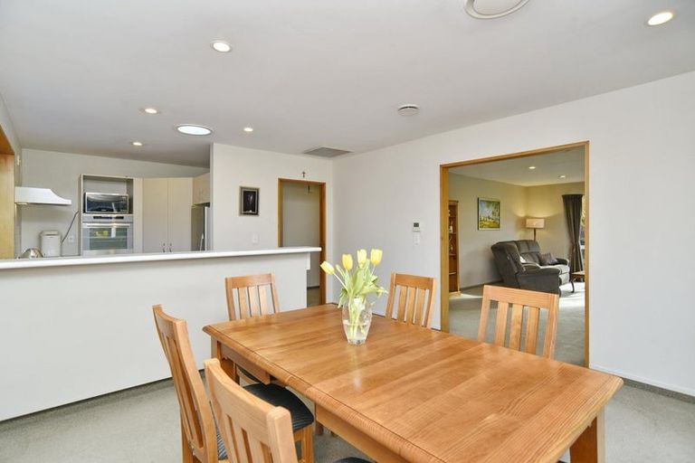 Photo of property in 31 Creese Place, Redwood, Christchurch, 8051