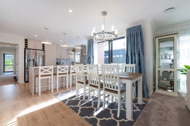 Photo of property in 35 Dida Park Drive, Kumeu, 0810