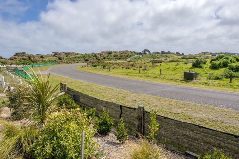 Photo of property in 89 Strathnaver Drive, Waikawa Beach, Manakau, 5573