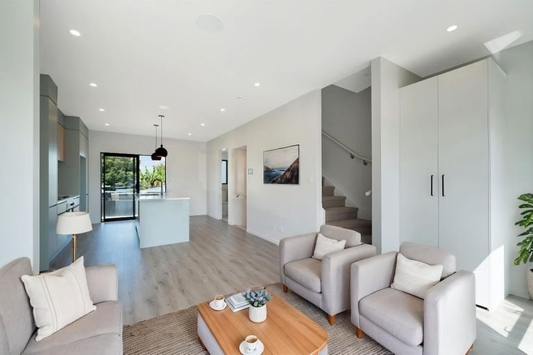 Photo of property in 1/107 Hobsonville Road, West Harbour, Auckland, 0618