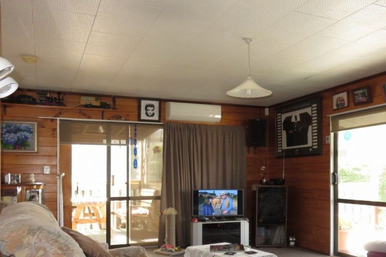 Photo of property in 121 Onemana Drive, Onemana, Whangamata, 3691