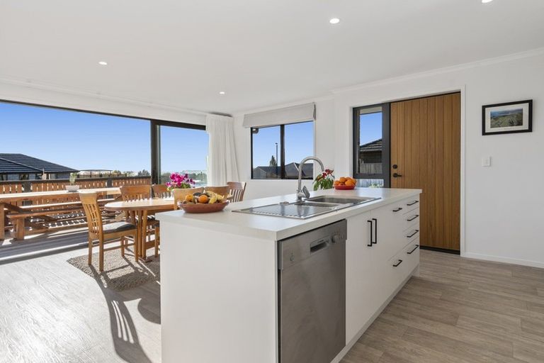 Photo of property in 82 Bert Wall Drive, Omokoroa, 3114