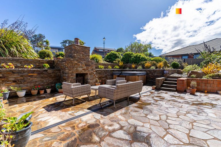 Photo of property in 41 Highgrove, Saint Clair, Dunedin, 9012