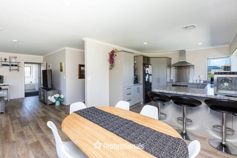 Photo of property in 9 Percy Kinsman Crescent, Riverstone Terraces, Upper Hutt, 5018