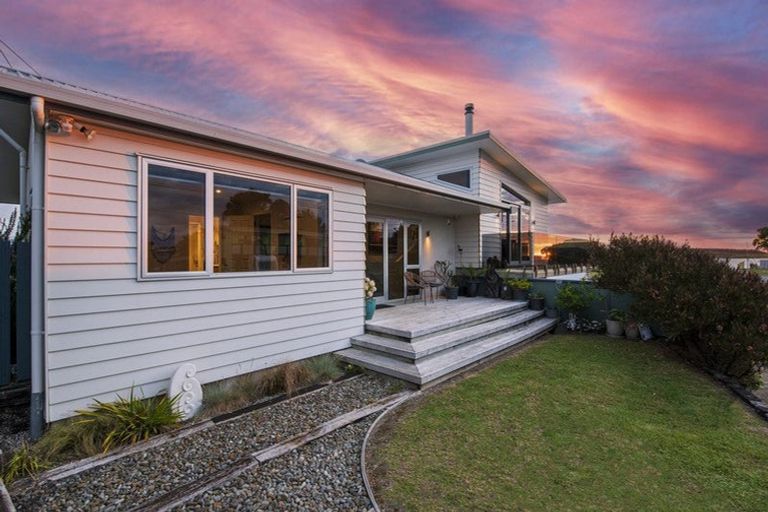 Photo of property in 18 Robbie Street, Foxton Beach, Foxton, 4815