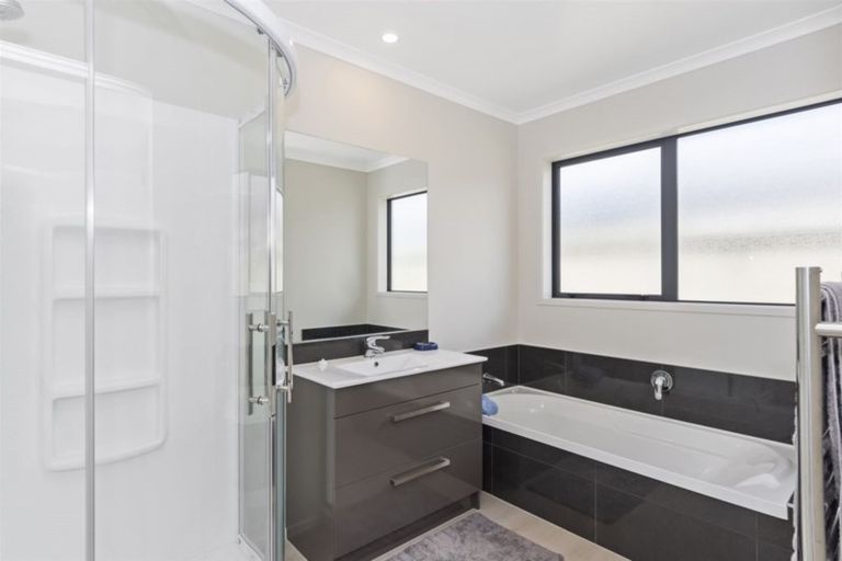 Photo of property in 9 Hiria Crescent, Papamoa Beach, Papamoa, 3118