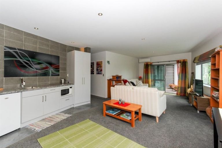 Photo of property in 46 Victoria Road, New Plymouth, 4310