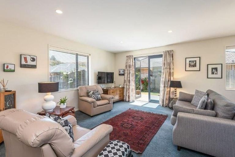 Photo of property in 19 Hamlet Lane, Heathcote Valley, Christchurch, 8022