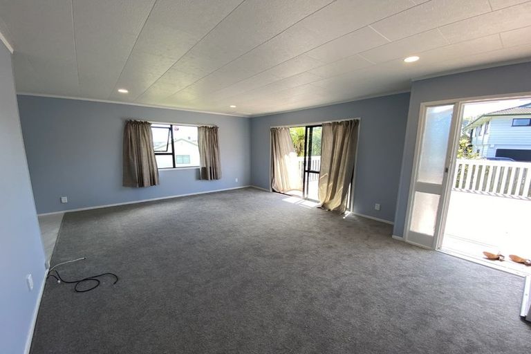 Photo of property in 1/16 Cabello Place, Unsworth Heights, Auckland, 0632