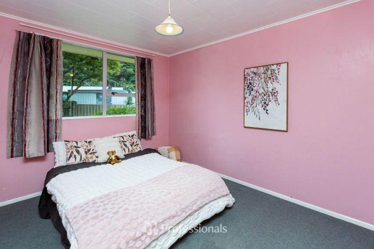 Photo of property in 35 Larchmont Grove, Totara Park, Upper Hutt, 5018
