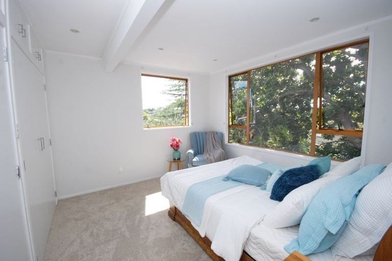 Photo of property in 4 Hollyhock Place, Browns Bay, Auckland, 0630