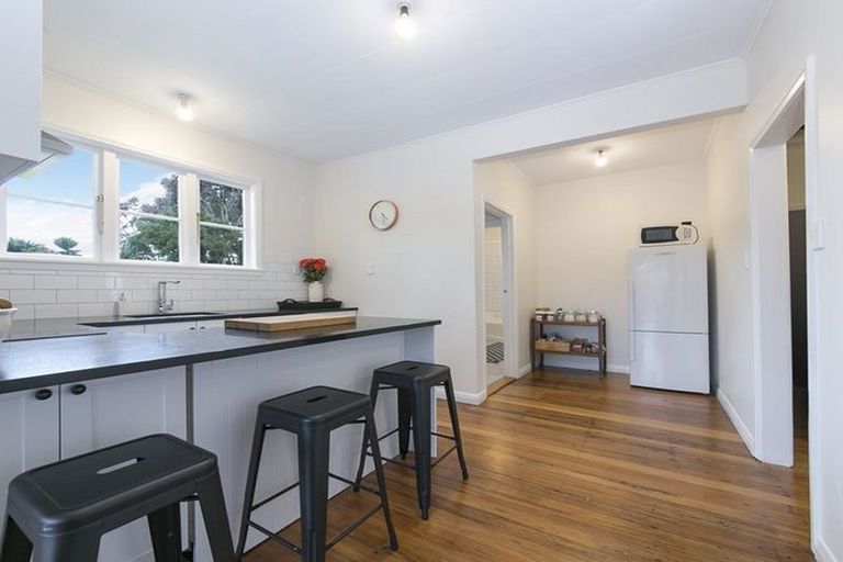 Photo of property in 49 Cambridge Road, Riverhead, 0820