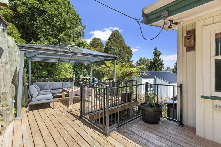 Photo of property in 39 Arapito Road, Titirangi, Auckland, 0604