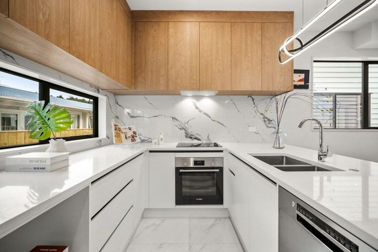 Photo of property in 21c Hillcrest Avenue, Hillcrest, Auckland, 0627