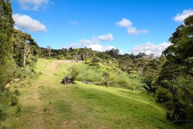 Photo of property in 111-113 Parker Road, Oratia, Auckland, 0604