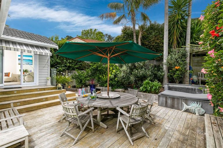 Photo of property in 2/5a Galaxy Drive, Mairangi Bay, Auckland, 0630