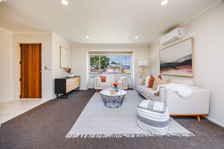 Photo of property in 98 Riverton Drive, Randwick Park, Auckland, 2105