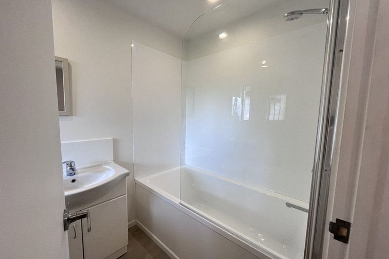 Photo of property in 2/1 Briar Way, New Lynn, Auckland, 0600